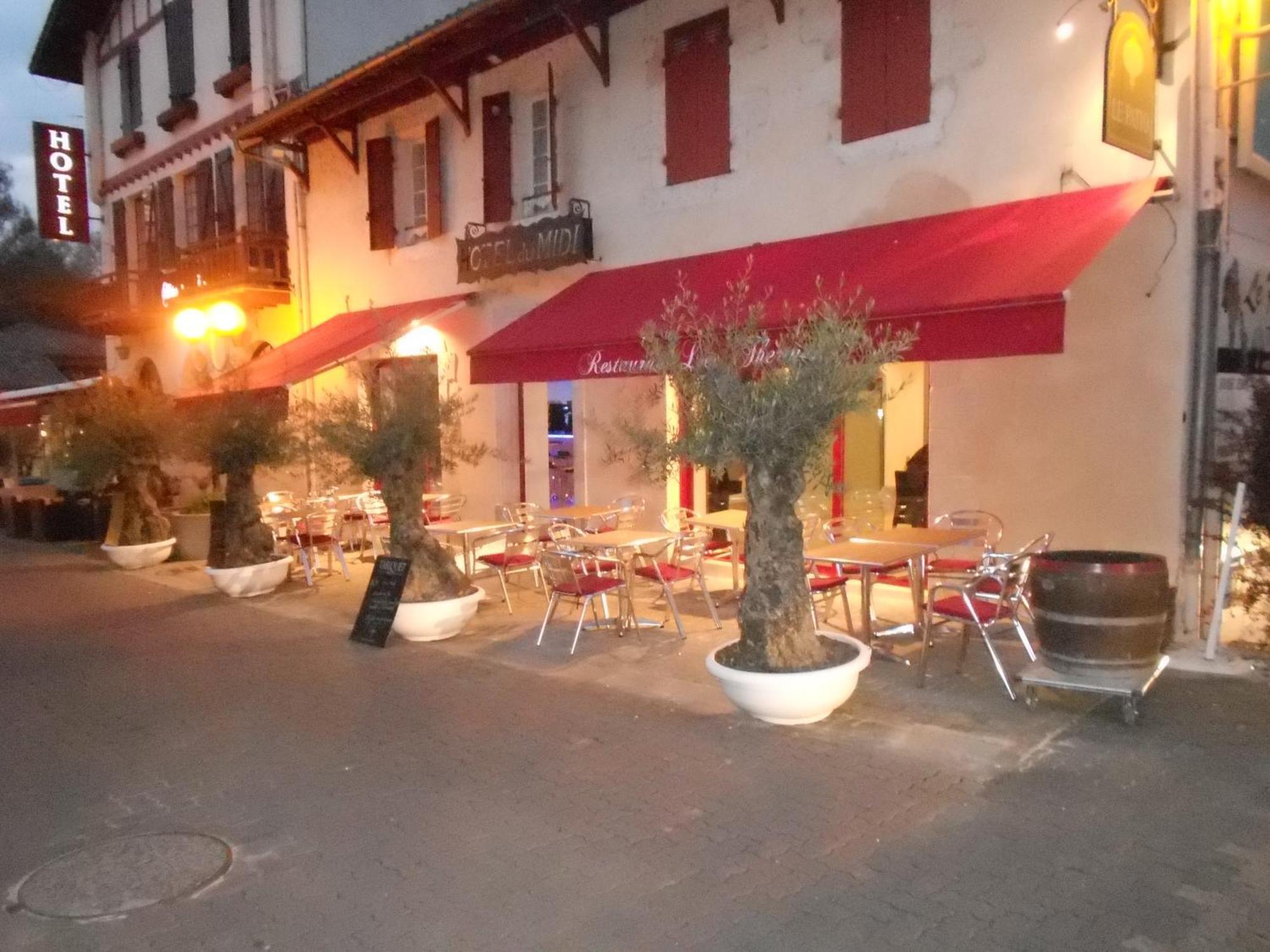 Hotel Du Midi Cazaubon 外观 照片